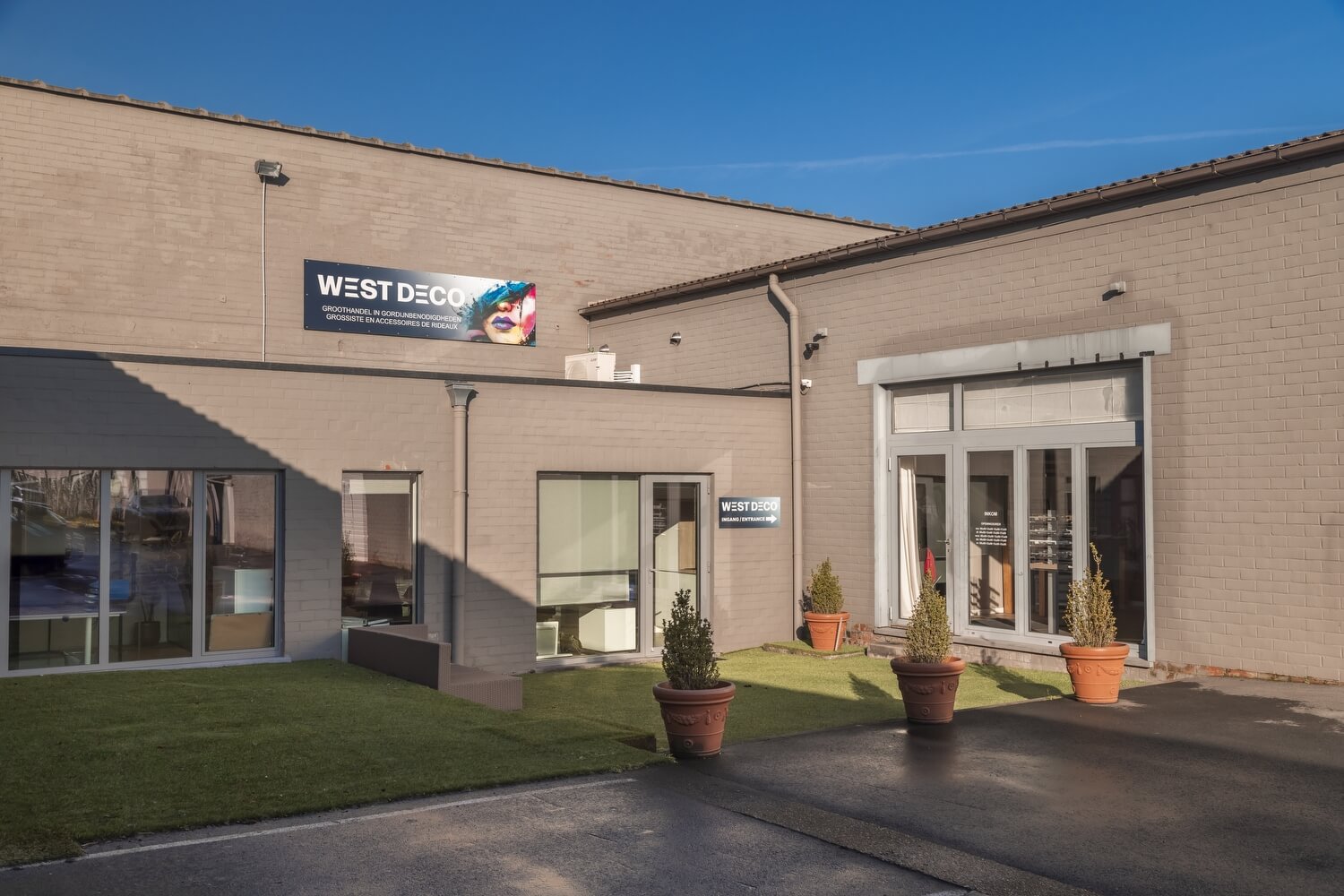 West Deco en images : Votre fournisseur de rails et de tringles de haute qualité.
